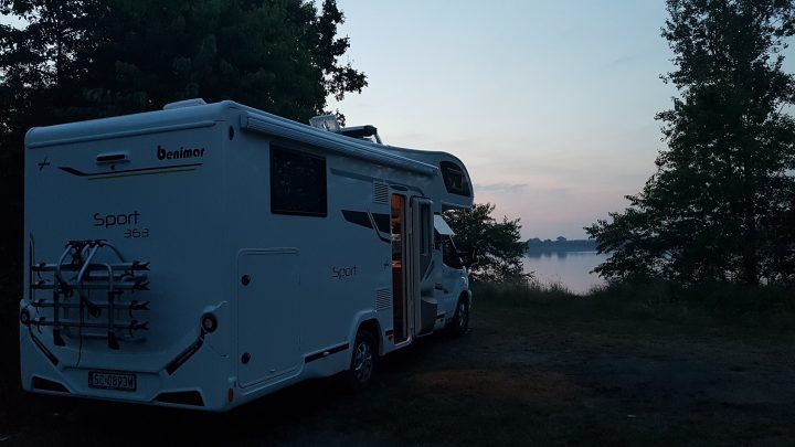 Jezioro Dzierżno Duże Kamper